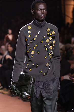 اختيارنا لهذا الأسبوع: حقيبة فندي لوي FENDI LUI